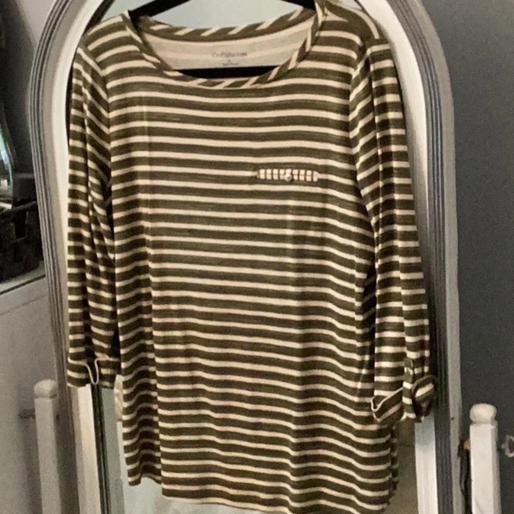 Top - Picture 2 of 3